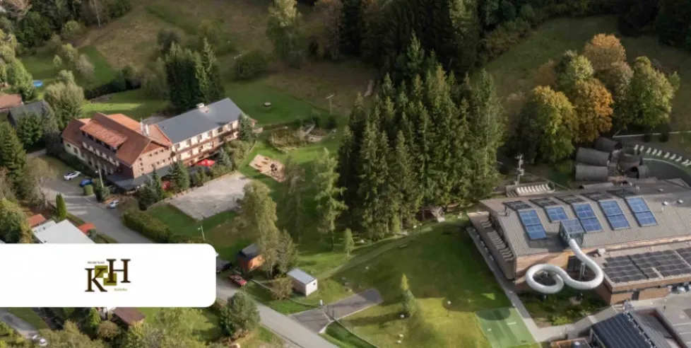 Letecký pohled na Horský hotel Kyčerka ve Velkých Karlovicích
