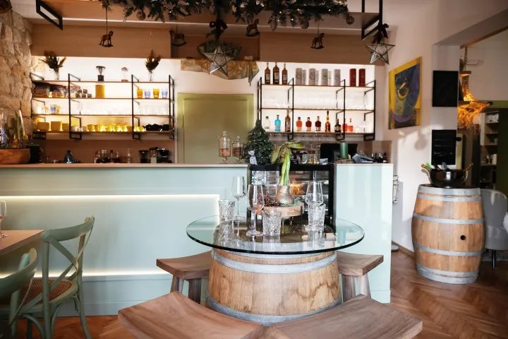 Bar kavárny Le Mimosa ve Zlíně